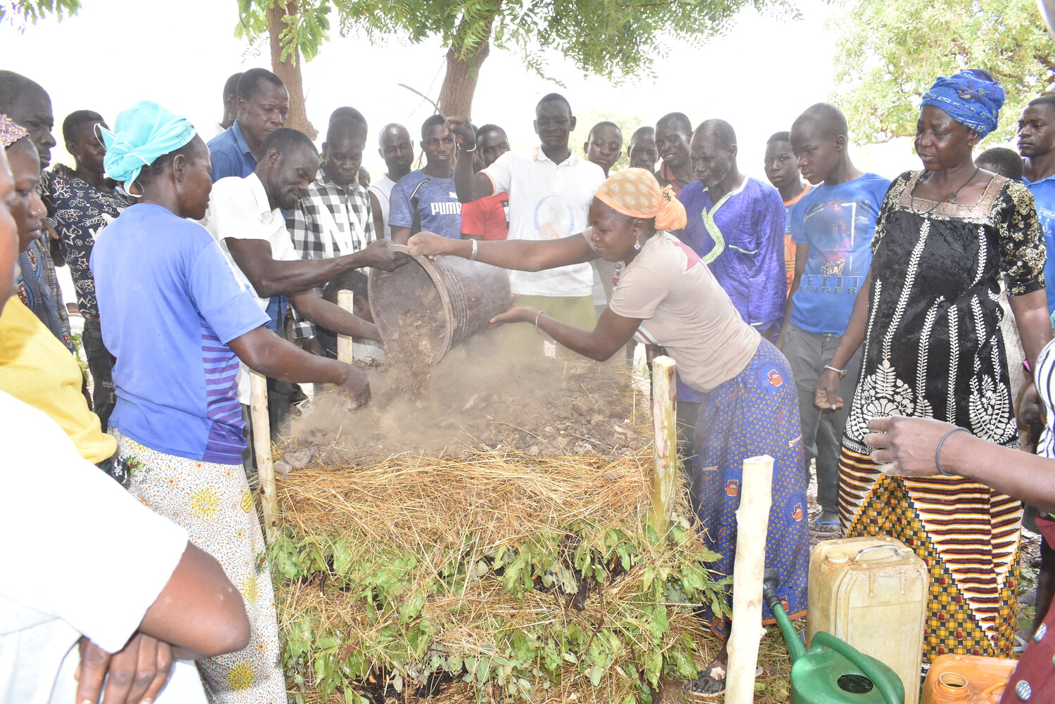 Including both men and women in agricultural trainings such as this compost workshop improves the health, nutrition, and educational opportunities of all the members of the family